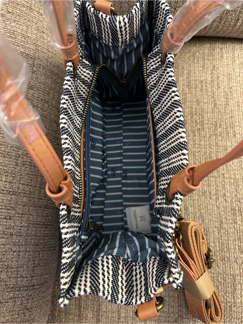 Lee Black and Cream Women's Tote Bag - Picture 5 of 6